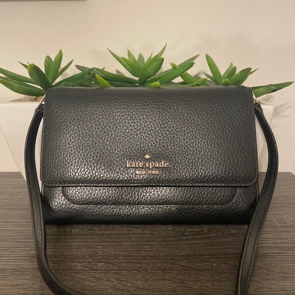 kate spade Handbags - Kate Spade wallet on a string (al28)